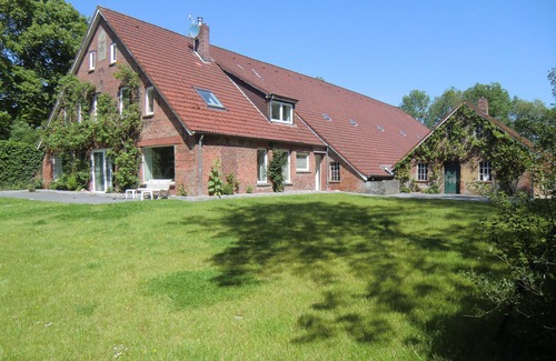 Wangerland Cottage | Country House 'Friesenhof' with Shared Terrace, Private Garden and Wi-Fi