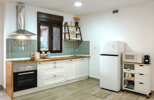 Alaejos House | Country House 'La Carbonera 1' with Private Terrace, Wi-Fi and Air Conditioning