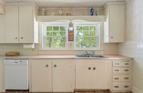 Bryant Pond House | Country House on Lake Christopher 14 Miles to Sunday River & 5 Miles to Mt Abram