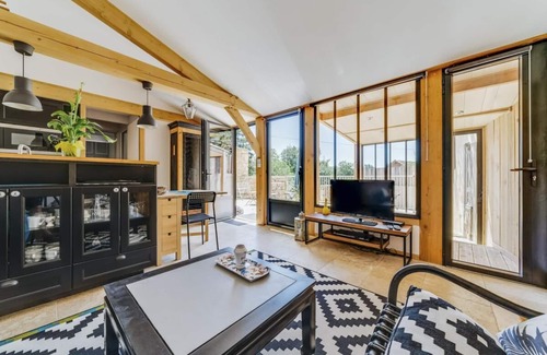 Vezac House | Country house, private Jacuzzi, shared pool, air conditioning, WIFI, parking.