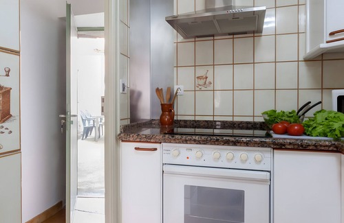 Los Barrios de Luna House | Country House 'Salomé' with Mountain View, Private Garden and Wi-Fi