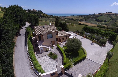 Capodarco Cottage | Country House The house of Carla-Pool and WI FI Free-TILOCALE- 3 km from the SEA