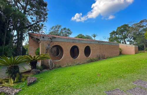 Vila Santista RV Rental | Country house with 4,000 square meters of garden, swimming pool, tennis court, golf.