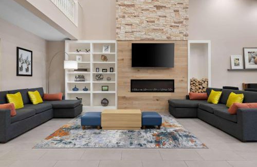 Coon Rapids Hotel | Country Inn & Suites by Radisson, Near The National Sports Center, Coon Rapids, MN