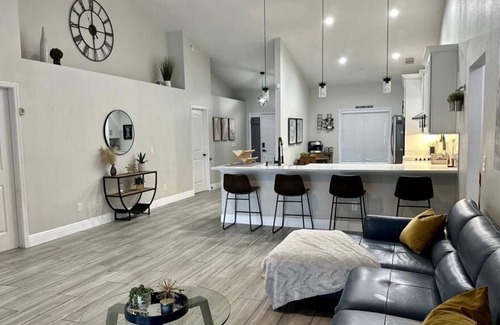 Wedgefield House | Country Lake Estate in Orlando/ Heated Pool/Spa!