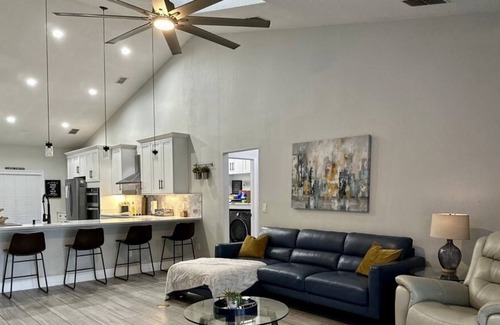 Wedgefield House | Country Lake Estate in Orlando/ Heated Pool/Spa!