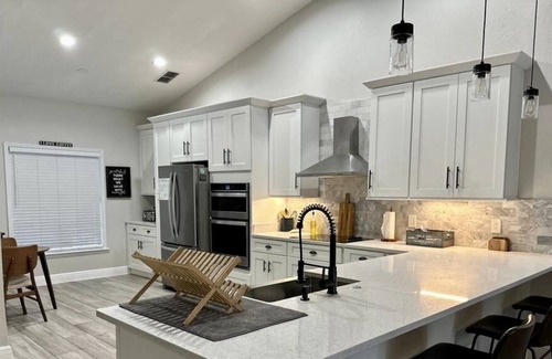 Wedgefield House | Country Lake Estate in Orlando/ Heated Pool/Spa!