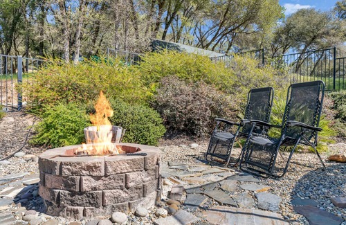 Placerville House | Country Living in Cozy Luxury.Welcome long term renters and furry friends