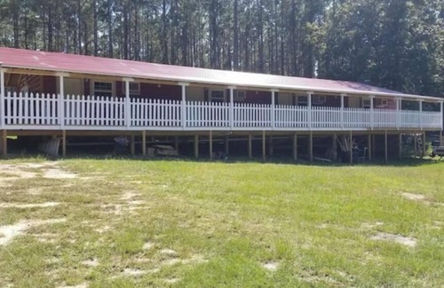 Baxley House | Country motel come relax 5 room