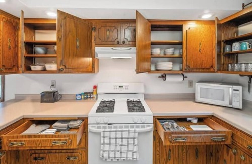 Ledgeview House | Country Ranch - Quick Access Hwy 43
