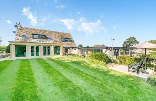 Rastrick House | Country Retreat with Grounds & Leisure Facilities