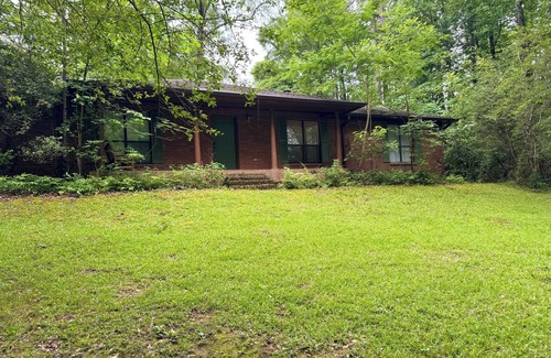 Auburn House | Country Setting Just 4 Miles From Jordan-Hare