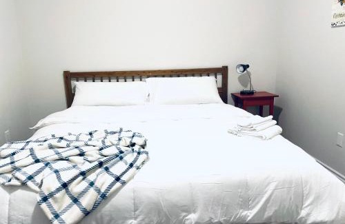 Georgetown House | Country-Style King BR-Close to 401, Go Train, Mall