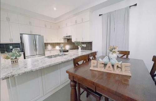 Georgetown House | Country-Style King BR-Close to 401, Go Train, Mall