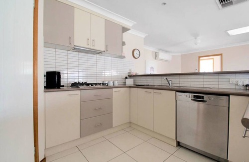 Estella House | Country Views - Firepit, Ideal Family Retreat