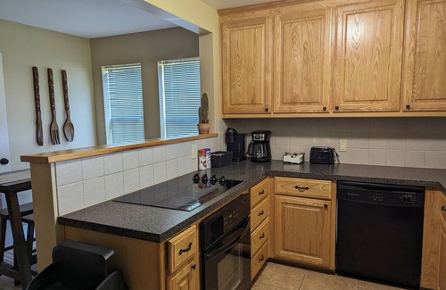 Anderson County House | Countryside Cowboy Cabin is only minutes from Frankston and pet friendly!.