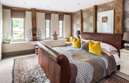 Godalming House | countryside Luxury Barns & Spa estate Pool Sauna gym in Surrey 1 hour to London