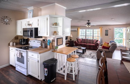 Clyde House | Countryside Mountain house with awesome views