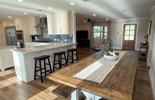 Larue House | Countryside Retreat - Come Relax, Unwind & Cast a Line