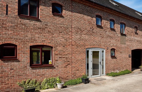 Dalbury Lees Cottage | Countryside retreat with hot tub, No Deposit