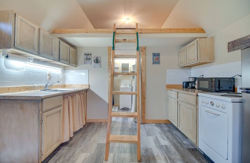 Bates Apartment | Countryside Tiny Home in Cameron ~ 5 Mi to Poteau!