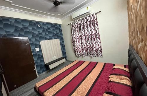 Vaishali Nagar House | Couple Room