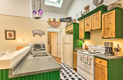 Frankfort Apartment | Couple's Haven in Frankfort by Lake, Trails & Dtwn