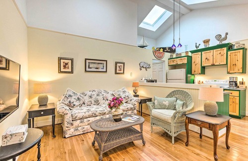 Frankfort Apartment | Couple's Haven in Frankfort by Lake, Trails & Dtwn