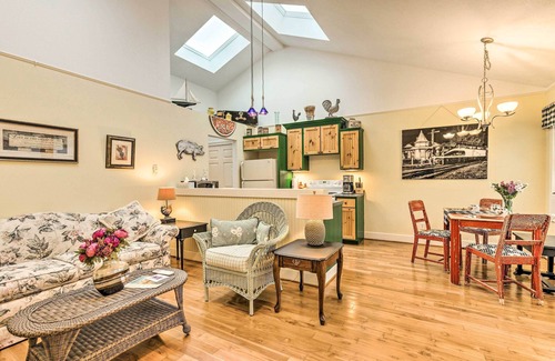 Frankfort Apartment | Couple's Haven in Frankfort by Lake, Trails & Dtwn