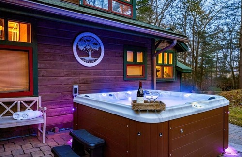 Beemerville Cabin | Couple's Retreat Lodge|Hot Tub| RiverViews|Tennis