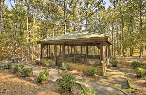 Berkeley Springs House | Couples Cabin - 5 Mi to DT Berkeley Springs!