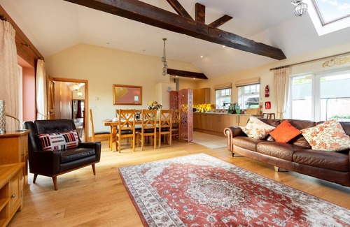 Beverley Cottage | Courtyard 2 bedrooms - sleeps 5-6 guests in 2 bedrooms