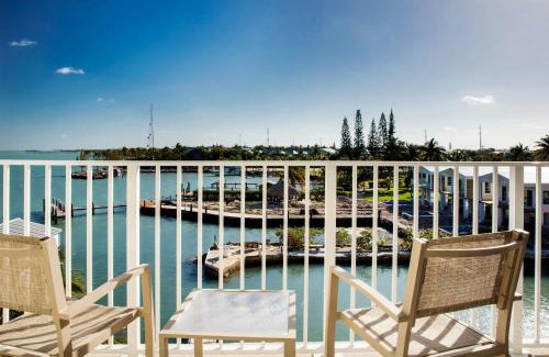 Marathon Hotel | Courtyard by Marriott Faro Blanco Resort