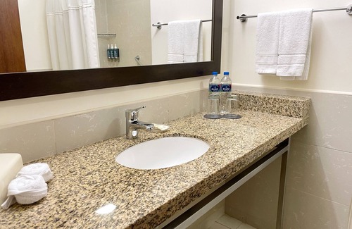 Kennedy Hotel | Courtyard by Marriott Guayaquil