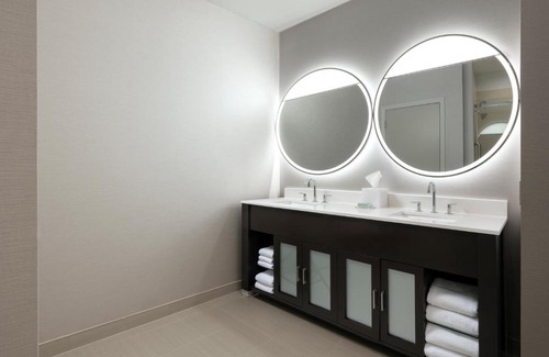 Clear Lake Shores Hotel | Courtyard by Marriott Houston Kemah