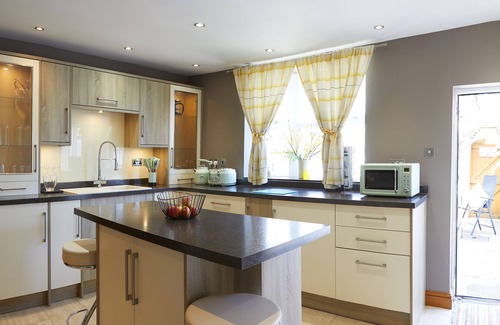 Hunmanby House | COURTYARD COTTAGE, pet friendly, with open fire in Hunmanby