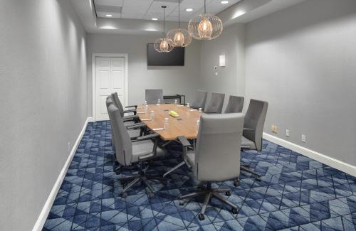 Shelton Hotel | Courtyard Shelton