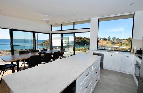 Penneshaw Apartment | Cove Landing Marina Apartments 01 & 02 Sleeps up to Eight (8) guests