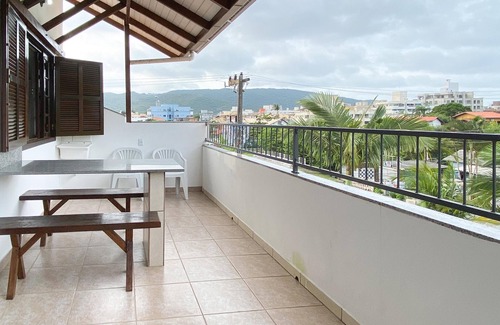 Ze Amandio Apartment | Cover - Resident. Green Seas