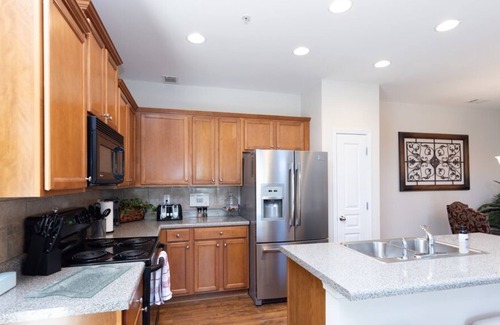 Covington House | Covington 3 bedroom/3 bath, near Cinelease