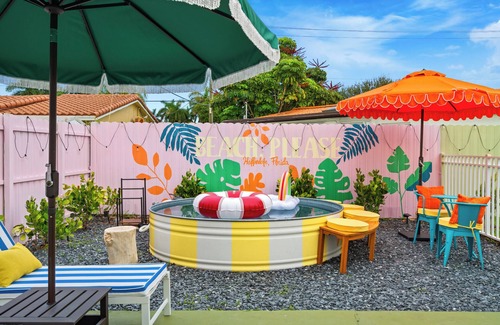 Hallandale Beach House | CowboyPool, MiniGolf, Arcade, Firepit, PingPong! Hallandale Beach Gem
