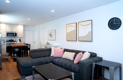 Youbou Condo | Cowichan Lake Escape | Lakefront | Hot Tub | Pets