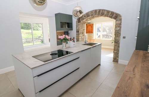 Bridgend Cottage | COYTRAHEN HOUSE, pet friendly, character holiday cottage in Tondu