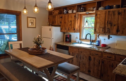 Pineola Cottage | Coziness located in Linville Land Harbor; lake community in the mountains.