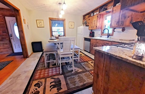 Pineola Cottage | Coziness located in Linville Land Harbor; lake community in the mountains.