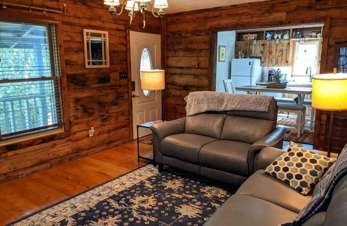 Pineola Cottage | Coziness located in Linville Land Harbor; lake community in the mountains.