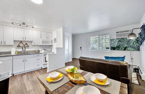 Englewood Apartment | Cozy 1/1 Walkability & Near Dnvr