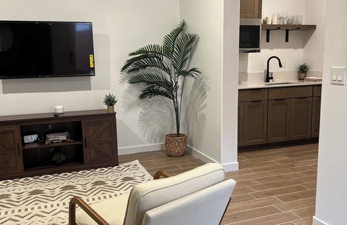 Pumpkin Center House | Cozy 1-bedroom 1 Bath Studio in Bakersfield