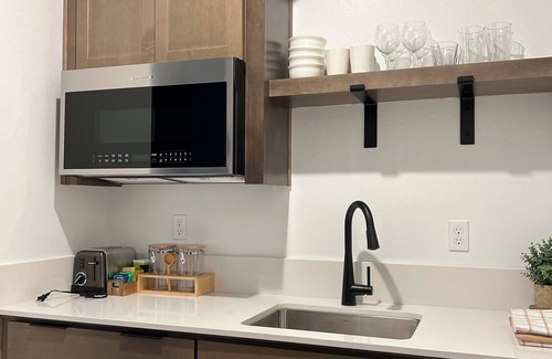 Pumpkin Center House | Cozy 1-bedroom 1 Bath Studio in Bakersfield