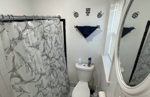 Spruce Hill Apartment | Cozy 1-bedroom apartment with WiFi, AC in pleasant Philadelphia